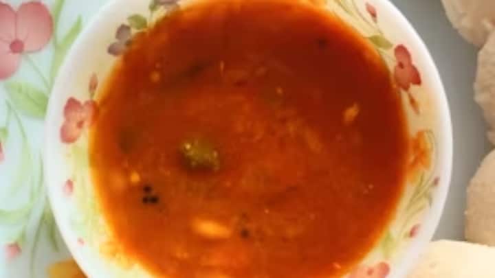 சாம்பாருக்கும் துவரம் பருப்பு வேக வைக்கும் போது சிறுது வெந்தயம் சேர்த்து வேக வைத்தால் சாம்பார் இரவு வரை கெடாமல் இருக்கும்.