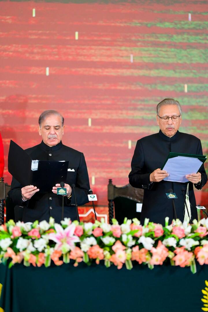 पाकिस्तान चुनाव आयोग को दी गई जानकारी के मुताबिक शहबाज शरीफ की लंदन में कुल दो संपत्तियां जिसकी कीमत 15.30 करोड़ रुपये है.