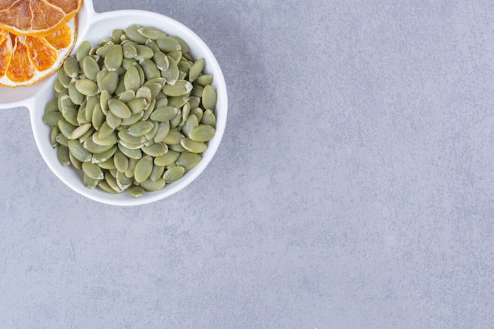 कद्दू के बीज में पोटैशियम की भरपूर मात्रा पाई जाती है, जो ब्लड वेसेल्स को चौड़ा करने का काम करते हैं और ब्लड प्रेशर कम करने में मदद.