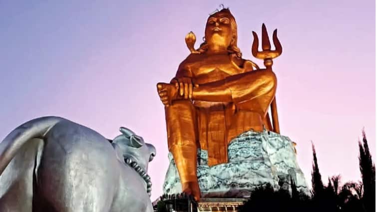 Where is the largest statue of Lord Shiva in front of which even the Eiffel Tower and Qutub Minar appear small कहां है भगवान शिव की सबसे बड़ी मूर्ति, जिसके सामने एफिल टावर, कुतुब मीनार भी लगते हैं छोटे