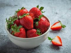 आम पापड़ खाके हो गए बोर, तो अब बनाएं स्ट्रॉबेरी पापड़