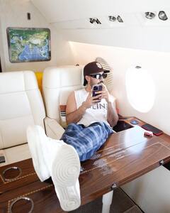 कभी पैसों की तंगी में छोड़ी थी पढ़ाई...आज कुछ घंटों के लिए करोड़ों चार्ज करता है पंजाब का ये सुपरस्टार सिंगर, नेटवर्थ जान लगेगा झटका