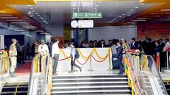 Agra Metro: तस्वीरों में देखिए कैसी है आगरा मेट्रो, पीएम मोदी ने किया उद्घाटन, होली से पहले ताज नगरी को मिला तोहफा