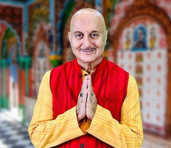 अनुपम खेर आज बेहतरीन एक्टर के साथ-साथ प्रेजेंटेटर और होस्ट भी हैं. वहीं अनुपम खेर सोशल मीडिया पर भी काफी एक्टिव रहते हैं और अपने डेली रुटीन के बारे में फैंस को अपडेट देते हैं.