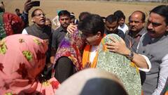 ज्योतिरादित्य सिंधिया से गले लगकर रोने लगी महिलाएं, फिर क्या बोले केंद्रीय मंत्री?