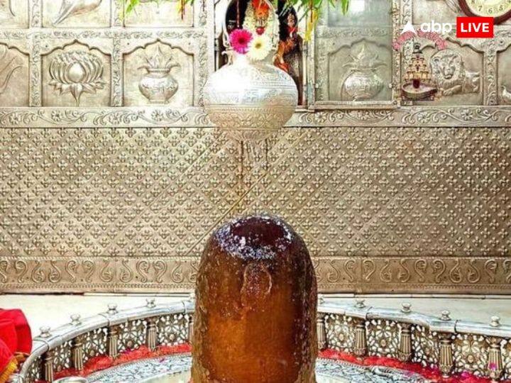 साल 2024 में महाशिवरात्रि का महापर्व 8 मार्च, शुक्रवार के दिन मनाया जाएगा. इस दिन शिव जी पूजा का विधान है. इस दिन भोलेनाथ की पूजा के साथ-साथ उनके मंत्रों का जाप करने से आप मनोवांछित फल की प्राप्ति होती है.