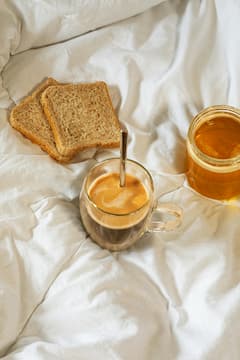 Butter or Ghee on Bread :  ब्रेडवर बटर लावायचे की तूप कोणते आहे योग्य ?