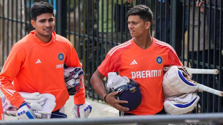 भारत के लिए यशस्वी जायसवाल और ध्रुव जुरेल ने पिछले मुकाबलों में शानदार परफॉर्म किया है. यशस्वी ने दो दोहरे शतक लगाए हैं. वहीं ध्रुव ने भी अहम पारियां खेली हैं. लिहाजा प्लेइंग इलेवन में इन दोनों की जगह लगभग तय है. ये दोनों ही खिलाड़ी मैदान पर अभ्यास करते हुए भी दिखे.
