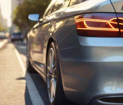 ਪੁਰਾਣੀ ਕਾਰ ਨੂੰ ਨਵਾਂ ਰੂਪ ਦੇਣ ਲਈ ਤੁਹਾਡੇ ਲਈ ਸਭ ਤੋਂ ਜ਼ਰੂਰੀ ਹੈ ਕਿ ਤੁਹਾਨੂੰ ਕਾਰ ਦੇ ਇੰਟੀਰੀਅਰ 'ਚ ਬਦਲਾਅ ਕਰਨੇ ਪੈਣਗੇ। ਇਸਦੇ ਲਈ, ਤੁਸੀਂ ਕਾਰ ਦੇ ਸੀਟ ਕਵਰ ਅਤੇ ਮੈਟ ਫਲੋਰ ਨੂੰ ਬਦਲ ਸਕਦੇ ਹੋ ਤਾਂ ਕਿ ਕਾਰ ਨੂੰ ਨਵਾਂ ਰੂਪ ਮਿਲ ਸਕੇ।