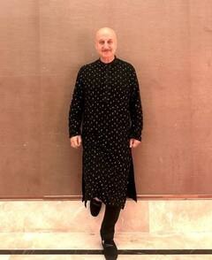 500 से भी ज्यादा फिल्में करने वाले इस एक्टर ने कभी रेलवे स्टेशन पर गुजारी थी रात, मजबूरी में बने अपनी उम्र के हीरो के पिता, पहचाना क्या?