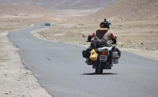 IRCTC ਨੇ ਲੇਹ-ਲਦਾਖ ਦਾ ਦੌਰਾ ਕਰਨ ਲਈ ਵਿਸ਼ੇਸ਼ ਟੂਰ ਪੈਕੇਜ ਲਾਂਚ ਕੀਤਾ ਹੈ। ਇਸ ਦੇ ਜ਼ਰੀਏ ਤੁਸੀਂ ਬਹੁਤ ਘੱਟ ਖਰਚੇ 'ਤੇ ਬਰਫੀਲੇ ਪਹਾੜਾਂ ਦਾ ਦੌਰਾ ਕਰ ਸਕਦੇ ਹੋ।