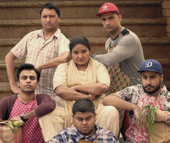 बैचलर्स: इस शो में अलग-अलग सीजन में बैचर्स की कहानी कॉलेज वाली, ऑफिस वाली, रूममेट्स वाली और भी कई तरीके से दिखाई गई है. इसमें जितेंद्र कुमार हमेशा लीड रोल में नजर आए हैं.