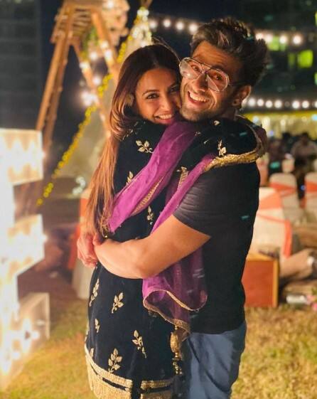 ਪੁਲਕਿਤ ਅਤੇ ਕ੍ਰਿਤੀ ਲੰਬੇ ਸਮੇਂ ਤੋਂ ਇੱਕ-ਦੂਜੇ ਨੂੰ ਡੇਟ ਕਰ ਰਹੇ ਸਨ ਅਤੇ ਹੁਣ ਇਸ ਜੋੜੇ ਨੇ ਵਿਆਹ ਕਰਨ ਦਾ ਫੈਸਲਾ ਕੀਤਾ ਹੈ। ਕ੍ਰਿਤੀ ਅਤੇ ਪੁਲਕਿਤ ਜਲਦ ਹੀ ਵਿਆਹ ਕਰਨ ਜਾ ਰਹੇ ਹਨ ਅਤੇ ਉਨ੍ਹਾਂ ਦੇ ਵਿਆਹ ਦਾ ਕਾਰਡ ਵਾਇਰਲ ਹੋ ਰਿਹਾ ਹੈ।