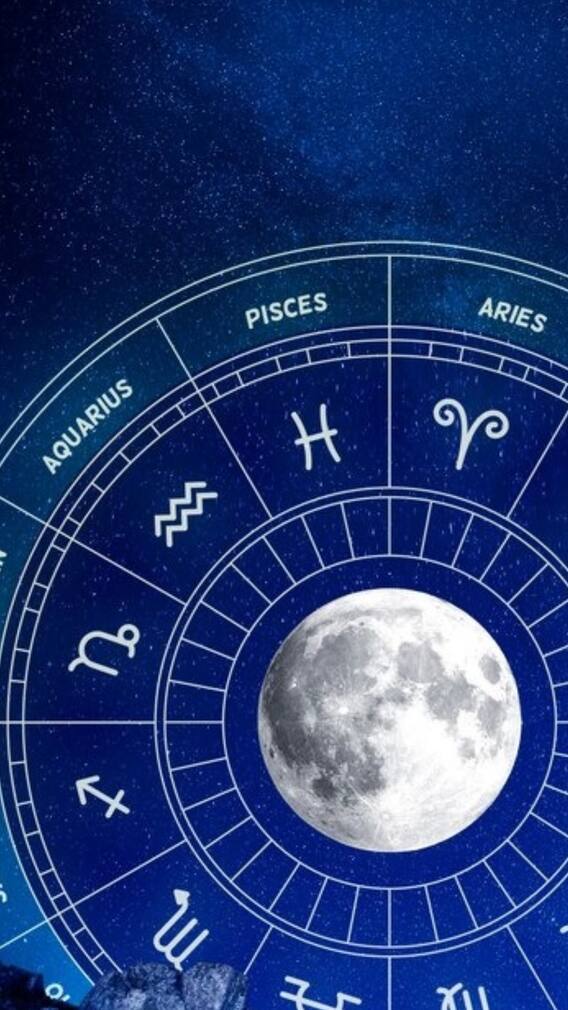 Aquarius horoscope : तत्त्वांशी तडजोड करू नका, जाणून घ्या  कुंभ राशीचे भविष्य!