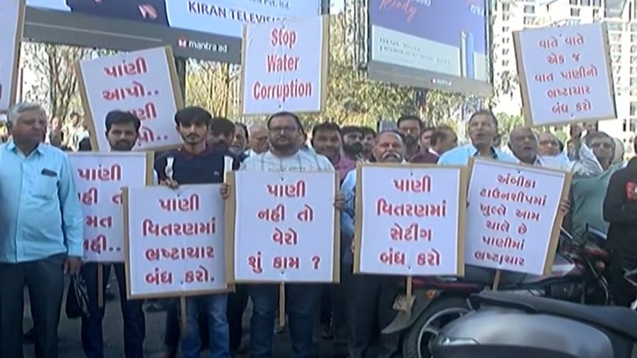 Rajkot: 'પાણી નહીં તો મત નહી':  રાજકોટમાં પાણી માટે આંદોલન , મનપા કચેરીએ લોકોનો વિરોધ