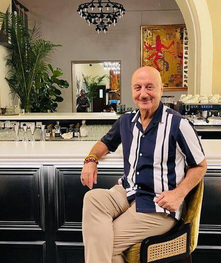 अनुपम खेर ने तेजाब, बेटा, सूर्यवंशम, डीडीएलजे, हम आपके हैं कौन, विवाह, तकदीरवाला, हम हैं कमाल के, बड़े मियां छोटे मियां, कर्मा, संसार, राम लखन, डर, चांदनी, दिल, तुमसा नहीं देखा, चालबाज, स्पेशल 26 जैसी कई सारी सुपरहिट फिल्मों में काम कर चुके हैं.