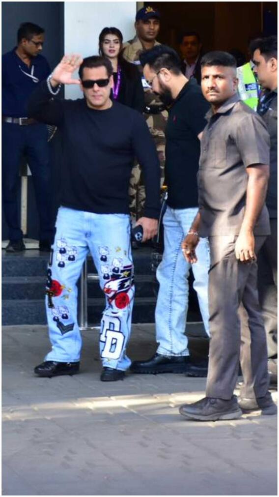 एयरपोर्ट पर भाई जान का स्वैग, इस अंदाज में शाहरुख भी आए नजर