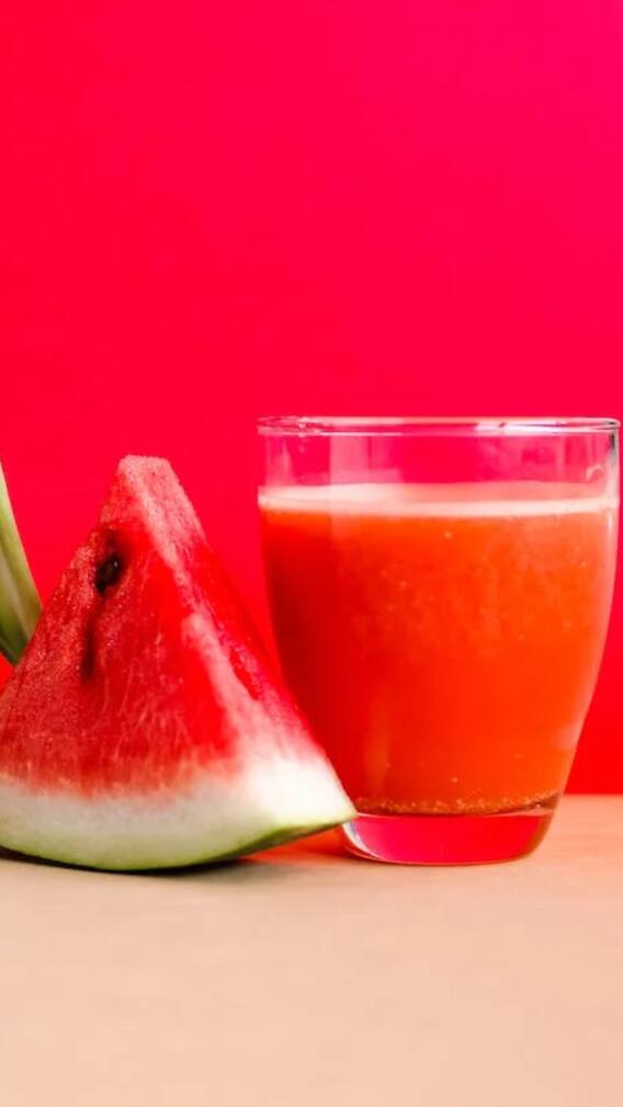 வெயில் காலத்தில் நீங்கள் ஏன் தர்பூசணி சாப்பிட வேண்டும் தெரியுமா?