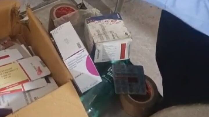 Ghaziabad Raid factory manufacturing fake medicines crores worth recovered operator arrested ann Ghaziabad News: शुगर, गैस और बीपी की नकली दवाईयां बनाने वाली फैक्ट्री का भंडाफोड़, लाखों की मशीन बरामद