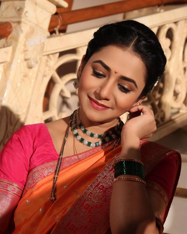 जुई गडकरी नाटकात काम करायला इच्छुक आहे का? या चाहत्याच्या प्रश्नाचं उत्तर देत अभिनेत्री म्हणाली,