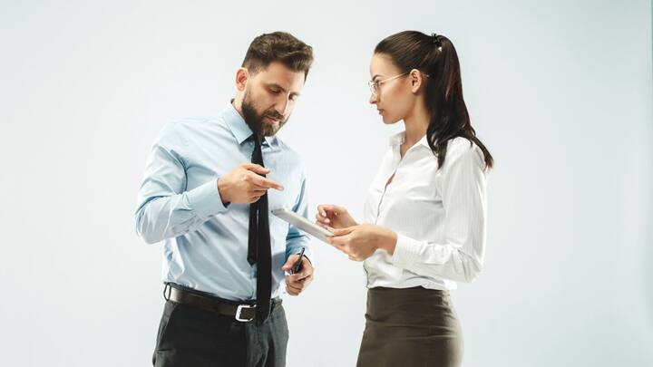 सही वक्त पर थोड़ा गुस्सा दिखाने से टीम का जोश और जुनून बढ़ सकता है. ये बॉस की मजबूती और संकल्प को भी दिखाता है. अगर गुस्सा सोच-समझकर और बस थोड़ा सा दिखाया जाए, तो ये ऑफिस का माहौल को भी जागरूक और प्रतिस्पर्धी बना सकता है.