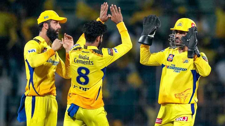 दरअसल चेन्नई और राजस्थान के बीच खेले गए मुकाबले का आखिरी ओवर चल रहा था. राजस्थान ने पहले बैटिंग करते हुए 151 रन बनाए थे. इसके जवाब में चेन्नई की ओर से आखिरी ओवर में रवींद्र जडेजा और मिचेल सैंटनर बैटिंग कर रहे थे. इससे पहले धोनी भी क्रीज पर थे.