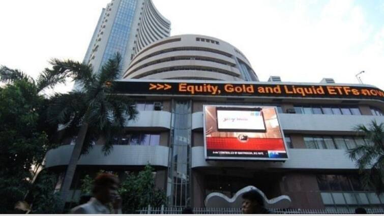 Stock Market Today BSE Sensex Down 60 Points NSE Nifty At 22,300 Amid Volatility IIFL Finance Sheds 20% Stock Market Today: Sensex Down 60 Points; Nifty At 22,300 Amid Volatility. IIFL Finance Sheds 20%
