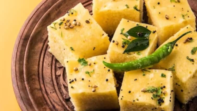 tandoori dhokla recipe अपने खाने को दें एक नया ट्विस्ट, ऐसे बनाएं तंदूरी ढोकला