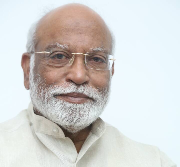 పాన్ ఇండియా రిలీజ్ చేయడానికి గల కారణాన్ని చదలవాడ శ్రీనివాసరావు చెబుతూ ''నేను తెనాలిలో చిన్న కర్రల వ్యాపారం చేసే వాడిని. సినీ కళామతల్లి వల్ల ఇండస్ట్రీలో నిలదొక్కుకున్నా. మంచి మిత్రులు దొరికారు. వాళ్ల మద్దతుతో ఈ స్థాయికి వచ్చా. ఇప్పుడు యూనివర్సల్ కాన్సెప్ట్ తీసుకుని సినిమా చేశాం. అందుకే, ఎనిమిది భాషల్లో సినిమా విడుదల చేస్తున్నాం'' అని చెప్పారు.