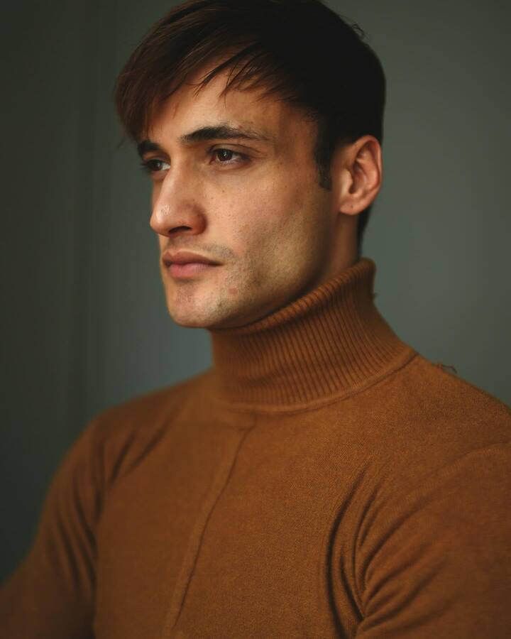 रिॲलिटी शो 'बिग बॉस 13' मधील हिमांशी खुराना आणि असीम रियाझ यांची जोडी चर्चेत आहे. (photo:asimriaz77.official/ig)