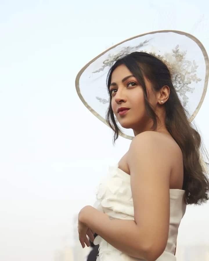 'చమ్మక్ చల్లో' సినిమాతో టాలీవుడ్ కు ఎంట్రీ ఇచ్చిన కేథరిన్...బన్నీ-పూరీ మూవీ ఇద్దరమ్మాయిలతో లో నటించింది. ఆ తర్వాత 'సరైనోడు' సినిమాలో ఎమ్మెల్యేగా ఫుల్ మార్క్స్ కొట్టేసింది. ఆ తర్వాత వరుస అవకాశాలు అందిపుచ్చుకున్నా స్టార్ హీరోయిన్ స్టేటస్ మాత్రం దక్కించుకోలేకపోయింది.