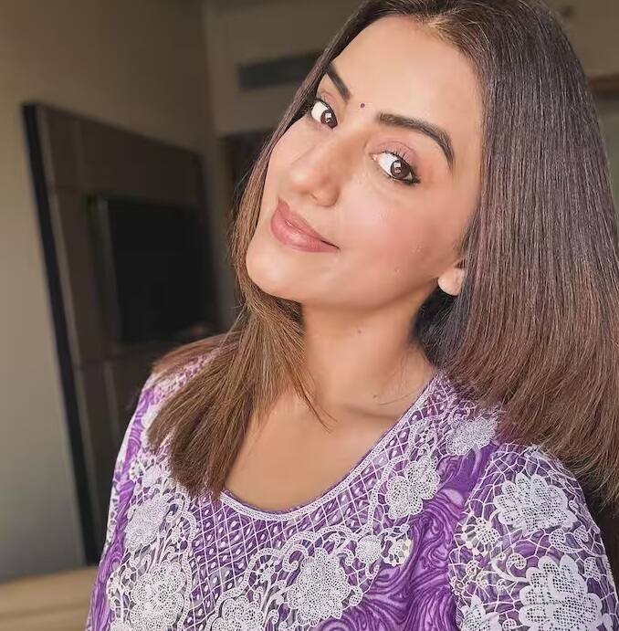 પરંતુ રિલેશનશિપમાં આવ્યાના થોડા જ મહિનામાં પવન સિંહે અક્ષરાને હેરાન કરવાનું શરૂ કરી દીધું હતું. અભિનેત્રીએ એક ઈન્ટરવ્યુમાં જણાવ્યું હતું કે તેણે અક્ષરાને કામ પરથી દૂર કરી દીધી હતી.