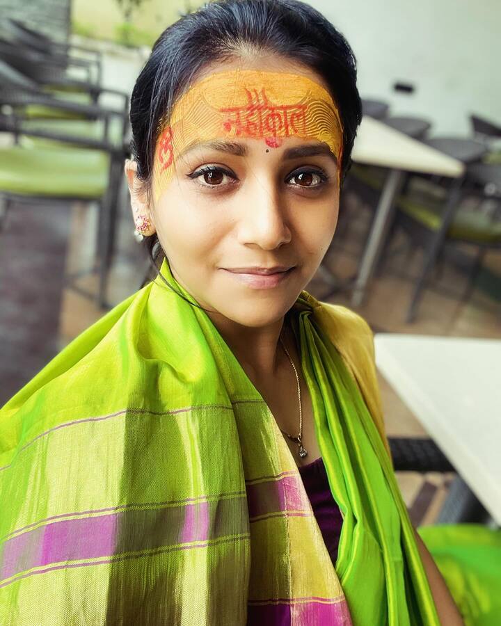 अभिनेत्री सोशल मीडियावर चांगलीच अॅक्टिव्ह आहे. (photo:juigadkariofficial/ig)