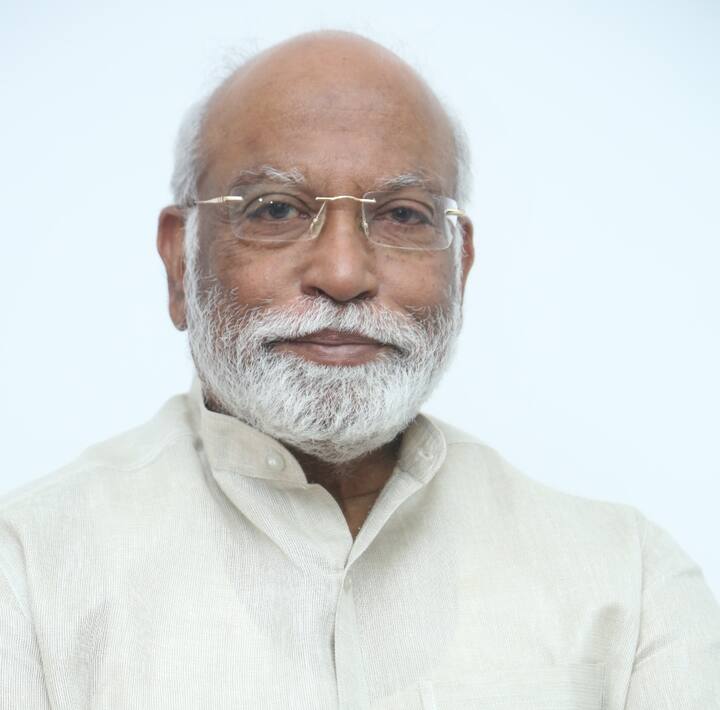 తక్కువ థియేటర్లలో సినిమాను విడుదల చేయాలని అనుకుంటున్నట్లు చదలవాడ శ్రీనివాసరావు చెప్పారు. ''థియేటర్లు ఎక్కువ లభించినప్పటికీ... నేనే 'బిచ్చగాడు' లాగా ముందు కొన్ని థియేటర్లలో విడుదల చేసి, సక్సెస్ తర్వాత పెంచుకుందామని అనుకుంటున్నా'' అని చెప్పారు.