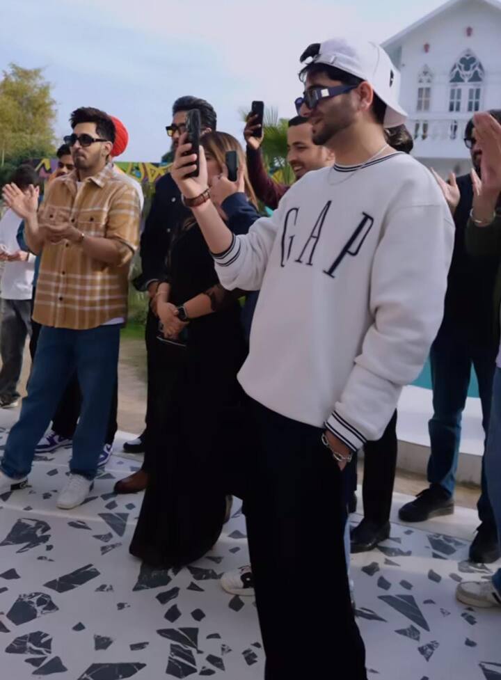 ਇਸ ਤੋਂ ਇਲਾਵਾ ਇਸ ਪਾਰਟੀ 'ਚ ਪੰਜਾਬੀ ਗਾਇਕ ਤੇ ਅਦਾਕਾਰ ਬੱਬਲ ਰਾਏ ਵੀ ਨਜ਼ਰ ਆਏ। ਬੱਬਲ ਰਾਏ ਜੱਸੀ ਗਿੱਲ  ਬੈਸਟ ਫਰੈਂਡ ਹਨ।