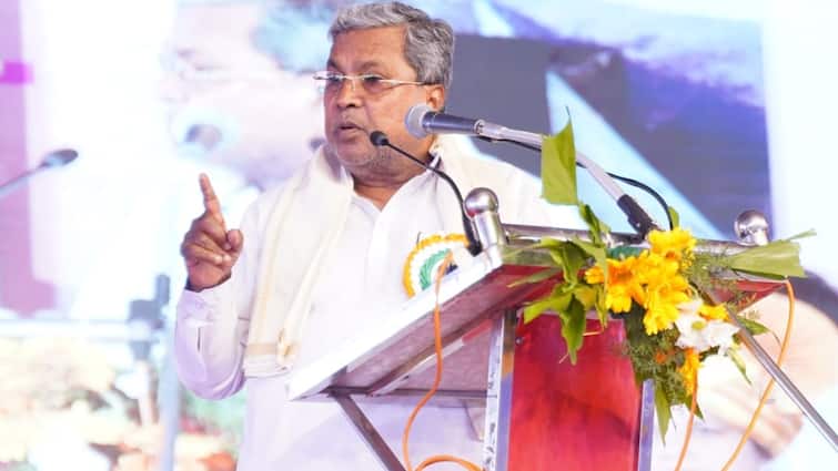 Karnataka CM Siddaramaiah clears he doesnt recieve any bomb threat emails Karnataka CM: కర్ణాటక సీఎంకు బాంబ్ బ్లాస్ట్ బెదిరింపులతో మెయిల్స్! క్లారిటీ ఇచ్చిన సిద్ధరామయ్య