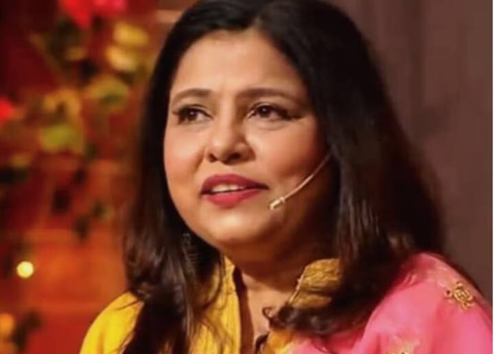 மஹாராஷ்டிராவில் இசை குடும்பத்தில் பிறந்த சாதனா சர்கம் குழந்தை பருவத்தில் இருந்தே பாடி வருகிறார்.