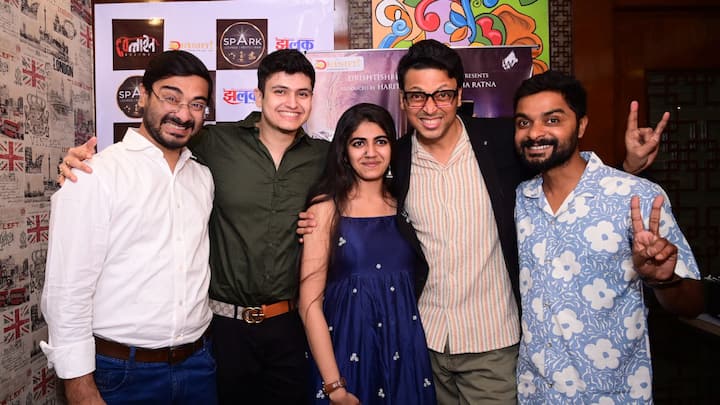 শ্রেয়াকে এর আগে কৌশিক গঙ্গোপাধ্যায়ের 'জ্যেষ্ঠপুত্র' ও সম্প্রতি 'কেমিস্ট্রি মাসি'-তে দেখতে পাওয়া গেছে। ছবিতে শ্রেয়া লিভ-ইন রিলেশনশিপে আছে অভিনেতা তথাগত মুখোপাধ্যায়ের সঙ্গে।