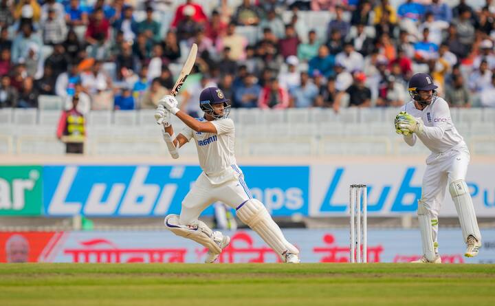 ধর্মশালায় ইংল্যান্ডের বিরুদ্ধে নিয়মরক্ষার টেস্টের প্রথম ইনিংসেও ৫৮ বলে ৫৭ রানের ঝোড়ো ইনিংস খেললেন যশস্বী (India vs England)। সেই সঙ্গে ঢুকে পড়লেন অভিজাত এক তালিকায়। যেখানে কিংবদন্তি সুনীল গাওস্কর ছাড়া ভারতের আর কোনও ক্রিকেটার নেই।