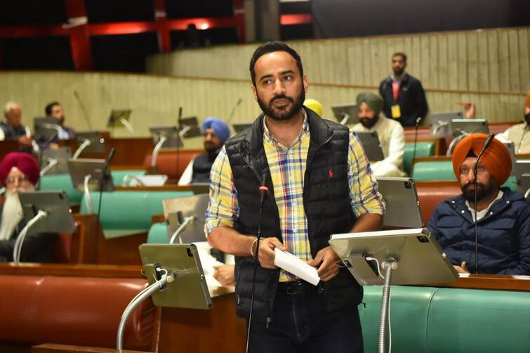 Protecting the environment is a shared responsibility of all of us says Meet hayer Budget Session: ਪੰਜਾਬ 'ਚ ਫੈਲੇ ਪ੍ਰਦੂਸ਼ਣ ਨੂੰ ਕਿੰਝ ਪਾਈਏ ਨੱਥ, ਮੰਤਰੀ ਮੀਤ ਹੇਅਰ ਨੇ ਦੱਸਿਆ ਅਸਲ ਨੁਕਤਾ !