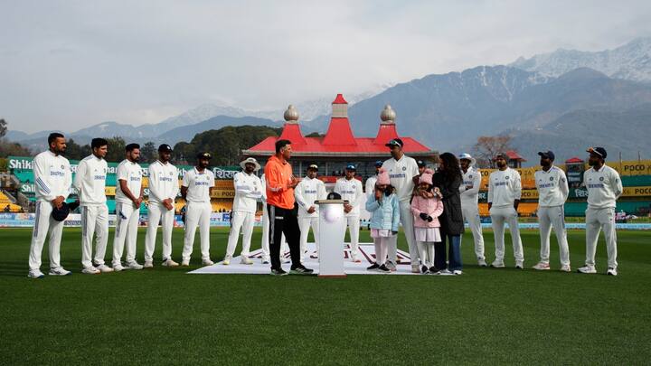 रवि अश्विन और प्रीति नारायण ने अश्विन के 2011 में हुए अंतर्राष्ट्रीय क्रिकेट डेब्यू के कुछ ही दिनों बाद 13 नवंबर 2011 को शादी रचाई थी.