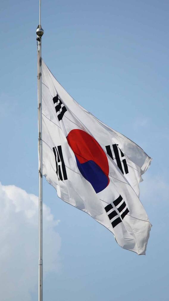 दक्षिण कोरिया में कितने मुस्लिम हैं ?