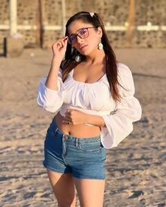 Kate Sharma PHOTO: વ્હાઈટ ટોપ અને બ્લુ શોર્ટસમાં કેટ શર્માએ આપ્યા ગ્લેમરસ પોઝ