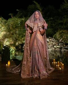 Radhika Merchant Pics: खूबसूरती और सादगी का परफेक्ट कॉम्बिनेशन हैं अनंत अंबानी की होने वाली दुल्हनिया राधिका, प्री वेडिंग से सामने आईं अनदेखी तस्वीरें