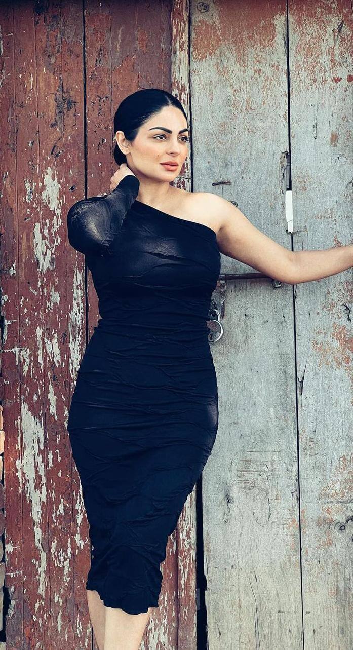 ਨੀਰੂ ਬਾਜਵਾ ਦਾ ਅਸਲ ਨਾਮ ਅਰਸ਼ਵੀਰ ਕੌਰ ਬਾਜਵਾ ਹੈ।