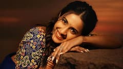 Niharika Konidela : అదిరేటి చీర కట్టి క్యూట్​గా నవ్వేస్తున్న నిహారిక