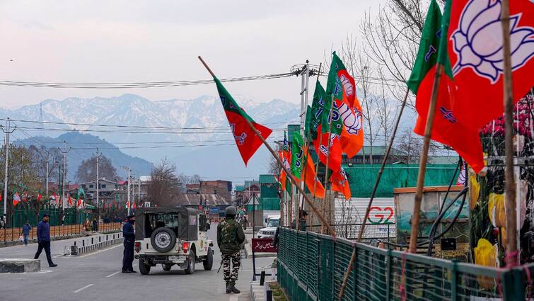 BJP Prepares for PM Modi Kashmir Visit Tight Security in Place As PM First Rally In Jammu And Kashmir Srinagar After Article 370 Abrogation Dhol Beats, Posters As Kashmir Gears Up For PM Modi's First Visit Since Article 370 Abrogation — WATCH