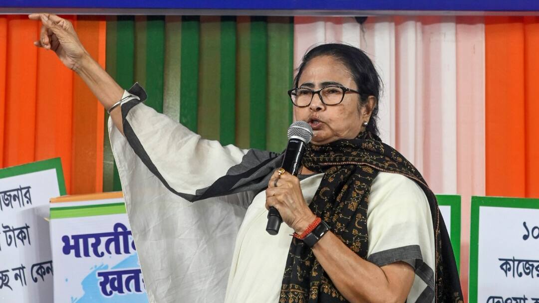 Sandshkhali Row: 'बंगाल महिलाओं के लिए सबसे सुरक्षित', ममता बनर्जी ने बीजेपी पर किया पलटवार, जानें क्या कहा mamata banerjee counters pm modi bjp on sandeshkhali row west Bengal safest state for women Sandshkhali Row: 'बंगाल महिलाओं के लिए सबसे सुरक्षित', ममता बनर्जी ने बीजेपी पर किया पलटवार, जानें क्या कहा