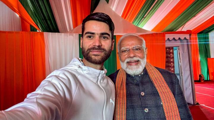 PM Modi also interacted with Najib Nazeer, a resident of J&K's Pulwama district during the inaugural event. Later, the PM even shared a picture with him on his social media account on X. (Source: PTI)