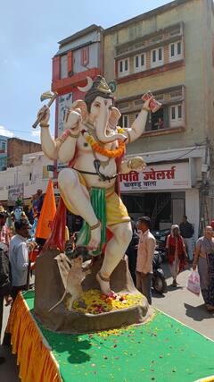 Happy Mahashivratri 2024: उदयपुर में भोले बाबा की भव्य यात्रा, तिरंगा और 12 ज्योतिर्लिंग बने आकर्षण का केंद्र, देखें तस्वीरें